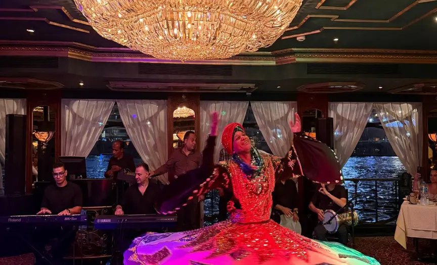 Night Nile Cruise in Cairo. — photo 1