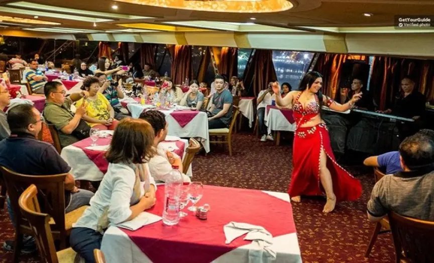 Night Nile Cruise in Cairo. — photo 12