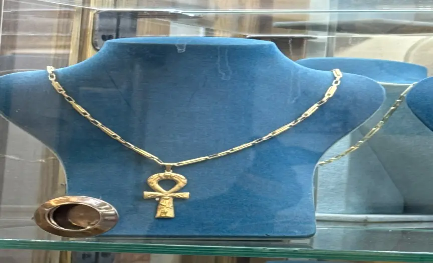 Shopping tour at Golden bird store & Key of life oldest classic papyri scrolls & Karkade spices shop — photo 3